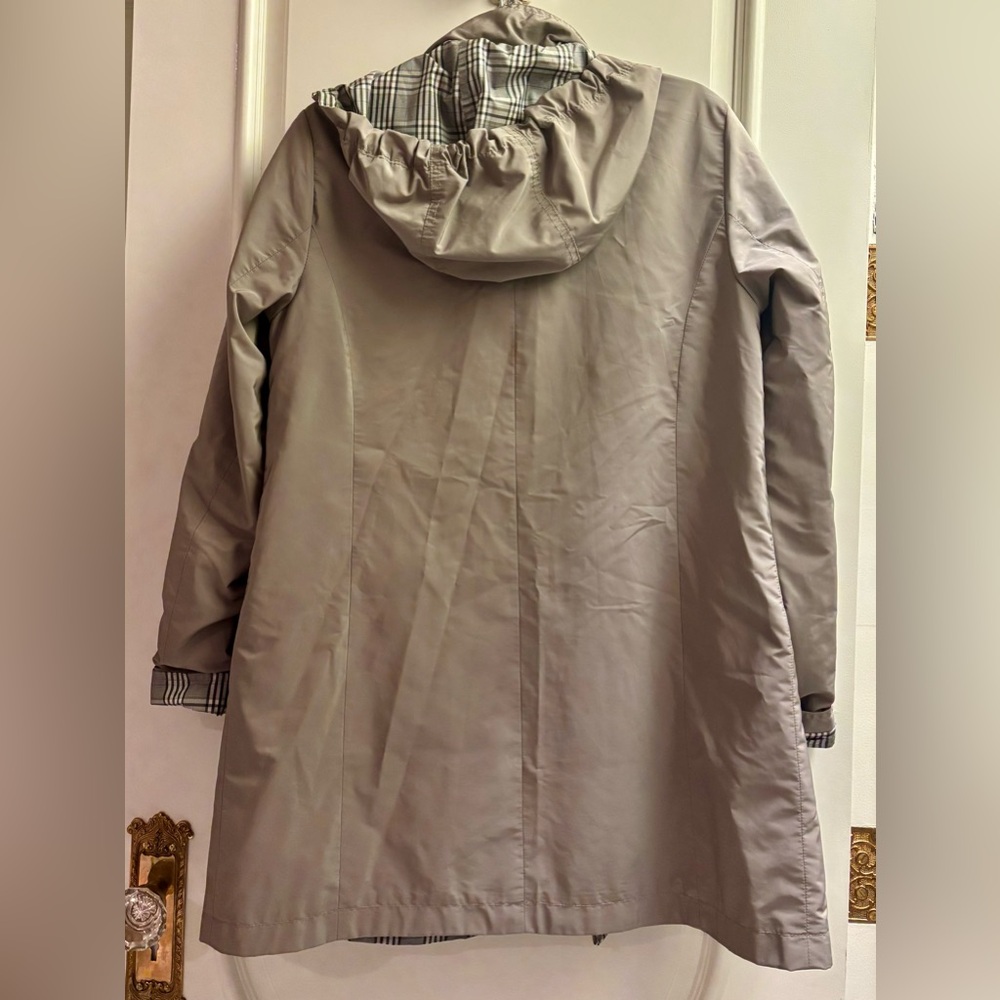 Orvis Woman’s Raincoat - Picture 3 of 8